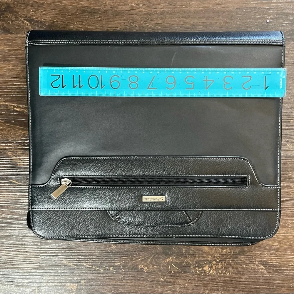 Franklin Covey Black 3-Ring Binder with Pull Out Handles Lots of Storage Space